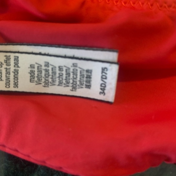 Victoria’s Secret red underwire bra, size 34D - Picture 6 of 9